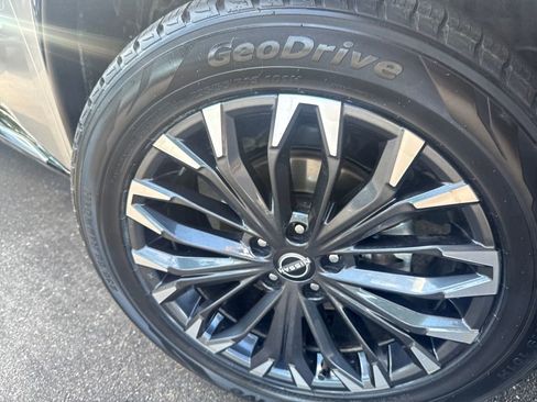 Used 2025 Nissan Rogue Platinum w/ Platinum Premium Package FWD image 37