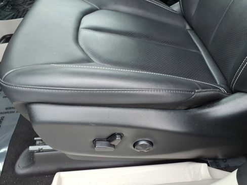 Used 2024 Chrysler Pacifica Touring-L image 15