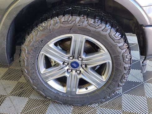 Used 2018 Ford F150 Lariat w/ Equipment Group 502A Luxury AWD/4WD image 9