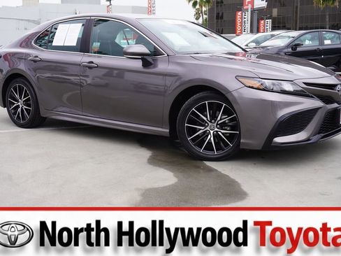 Certified 2023 Toyota Camry SE FWD image 1