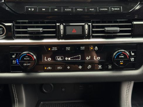 Used 2024 Nissan Pathfinder Platinum FWD image 29