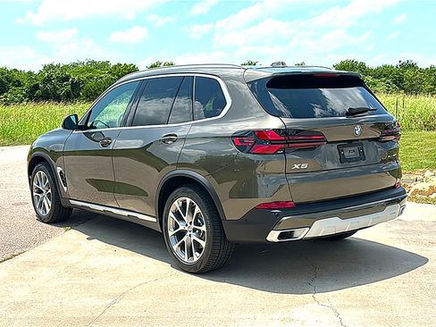 New 2026 BMW X5 xDrive40i w/ Premium Package AWD/4WD image 6