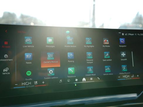 Used 2024 BMW 530i xDrive w/ Convenience Package image 36