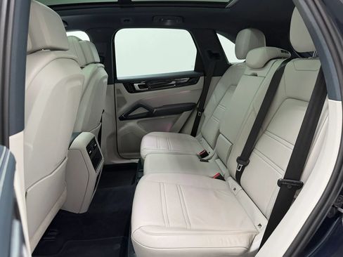 Used 2019 Porsche Cayenne AWD/4WD image 19