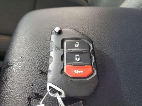 Used 2025 Jeep Wrangler Sport image 27