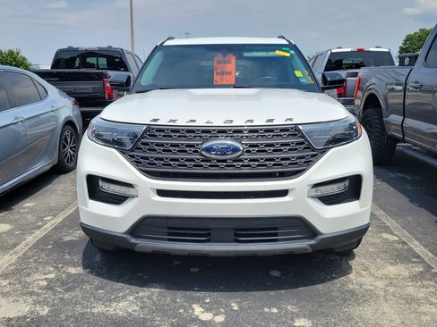 Used 2022 Ford Explorer XLT w/ Equipment Group 202A RWD image 2