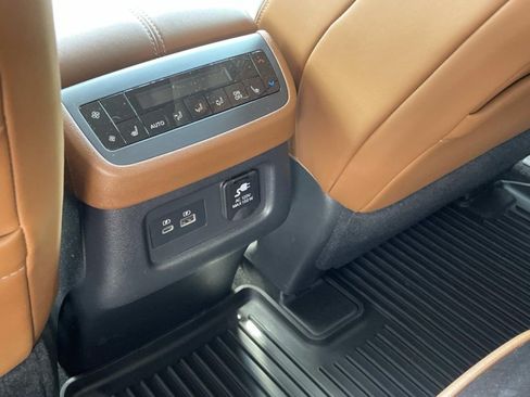 Used 2022 Nissan Pathfinder Platinum w/ Cargo Package FWD image 10