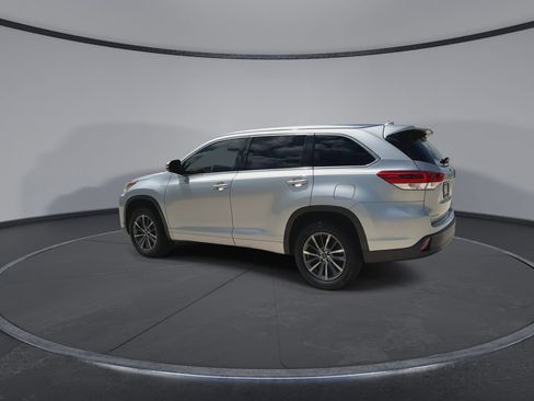 Used 2017 Toyota Highlander XLE FWD image 6