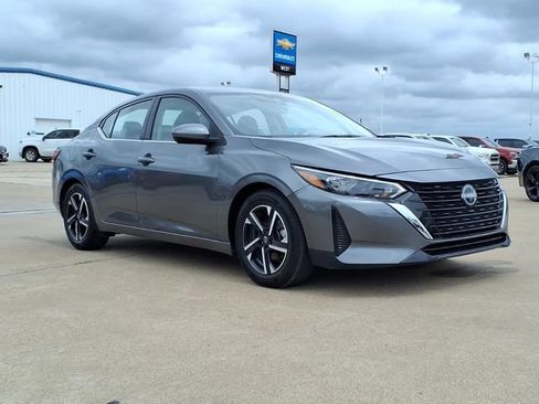 Used 2025 Nissan Sentra SV FWD image 3