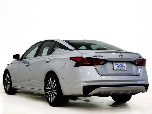 Used 2024 Nissan Altima 2.5 SV image 8