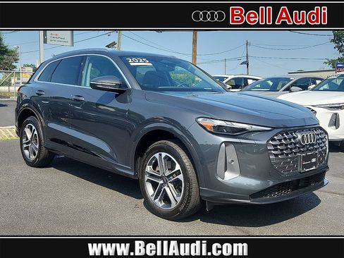 Used 2025 Audi Q5 Premium w/ Convenience Package AWD/4WD image 1