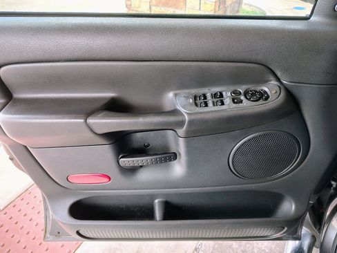 Used 2004 Dodge Ram 1500 Truck 4x4 Quad Cab image 9