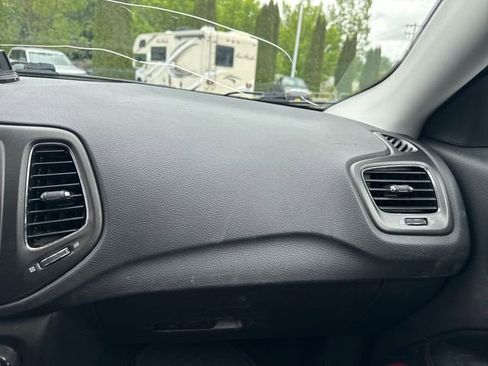Used 2017 Jeep Compass Trailhawk w/ Leather Interior Group AWD/4WD image 15