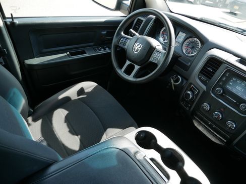 Used 2018 RAM 1500 Express w/ Black Ram 1500 Express Group AWD/4WD image 9