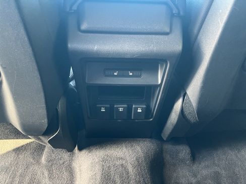 Used 2016 Land Rover Discovery Sport HSE AWD/4WD image 13