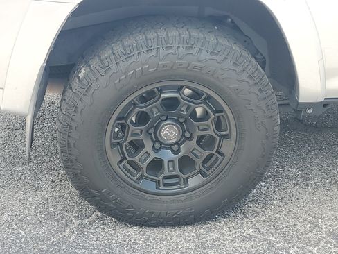 Certified 2021 Toyota 4Runner TRD Off-Road AWD/4WD image 8
