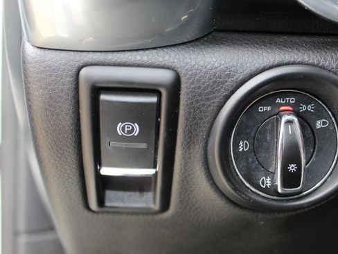 Used 2016 Porsche Cayenne Platinum Edition image 26