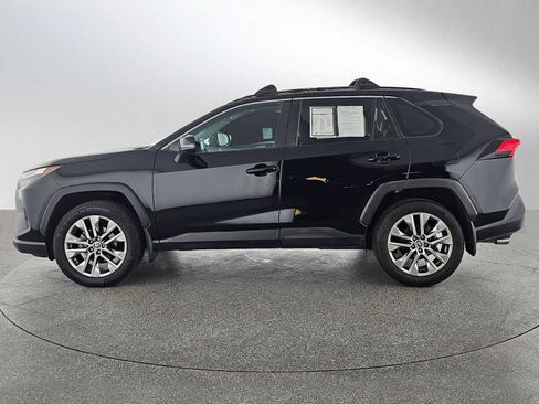 Used 2022 Toyota RAV4 XLE Premium image 12