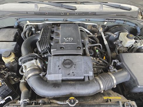 Used 2005 Nissan Frontier LE w/ (X01) Leather Pkg RWD image 27