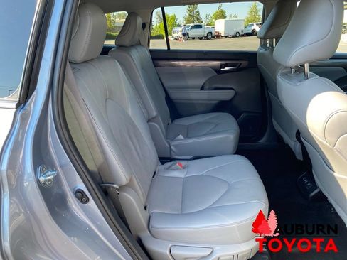 Used 2023 Toyota Highlander Platinum AWD/4WD image 23