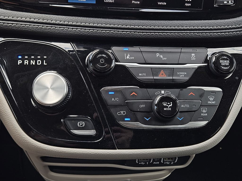 Used 2023 Chrysler Pacifica Touring-L FWD image 15