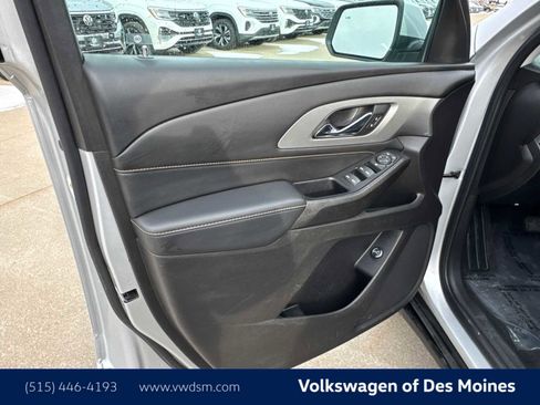 Used 2021 Chevrolet Traverse LT image 22