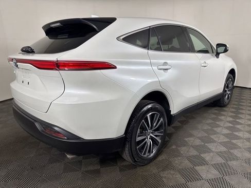 Used 2023 Toyota Venza LE AWD/4WD image 3
