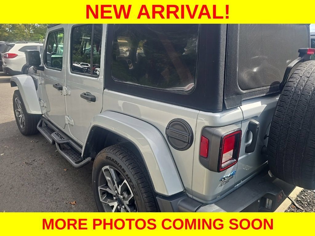 Used 2024 Jeep Wrangler Unlimited AWD/4WD image 7