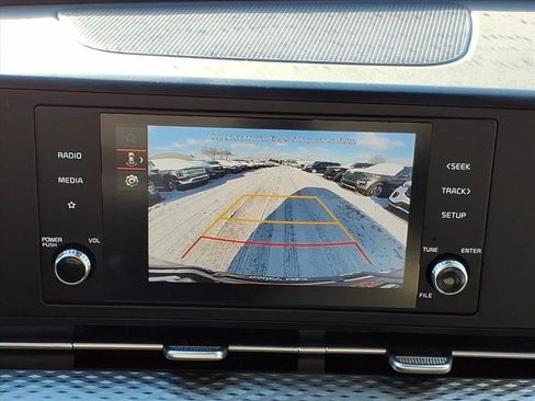 Used 2024 Kia Carnival LX image 14