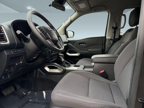 Used 2024 Nissan Frontier SV image 5