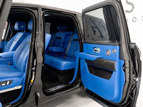 Used 2023 Rolls-Royce Cullinan Black Badge w/ Driver's Package image 23