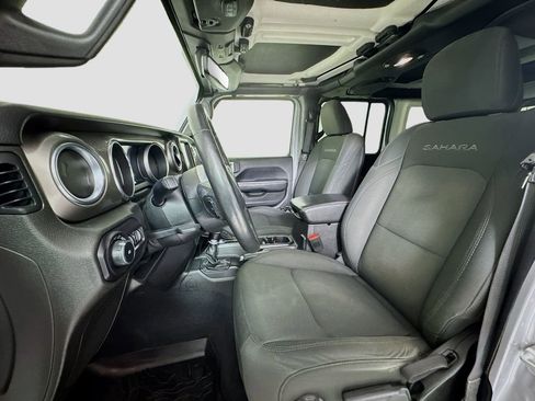 Used 2018 Jeep Wrangler Unlimited Sahara w/ Uconnect 4C Nav & Sound Group image 12