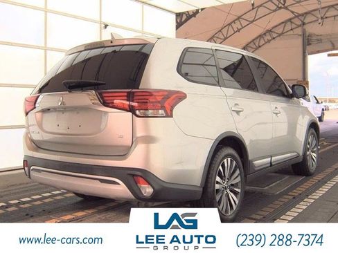 Used 2020 Mitsubishi Outlander SE image 3