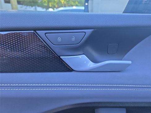 New 2025 Volkswagen Tiguan SE R-Line image 12