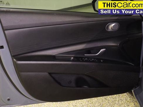 Used 2022 Hyundai Elantra SEL FWD image 25
