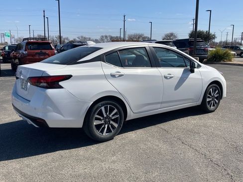 Used 2025 Nissan Versa SV image 5
