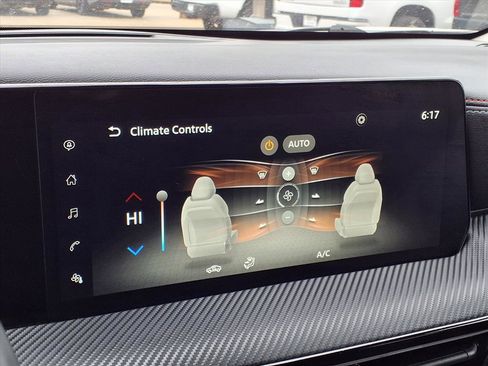 Used 2025 Nissan Kicks SR w/ Illumination Package image 7