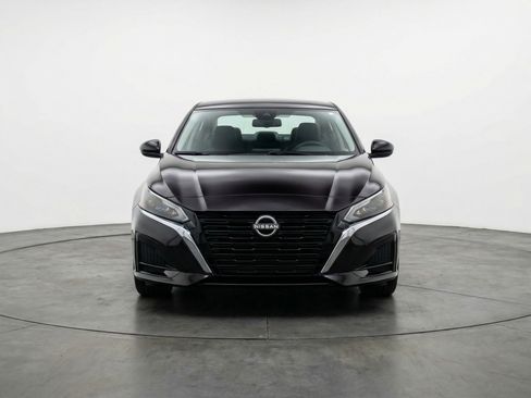Used 2025 Nissan Altima 2.5 SV image 2