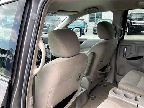 Used 2011 Nissan Quest SV FWD image 12