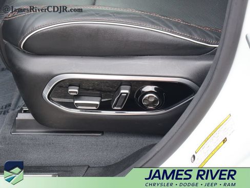 Used 2022 Jeep Grand Cherokee Summit w/ Advanced Protech Group IV AWD/4WD image 23