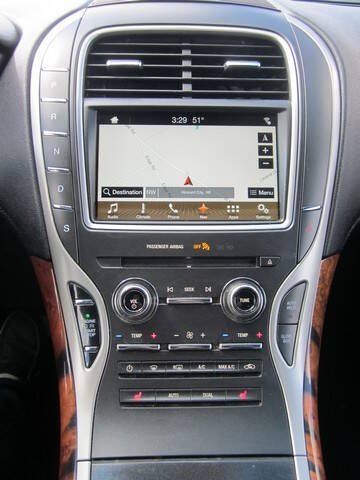 Used 2018 Lincoln MKX Select w/ Select Plus Package AWD/4WD image 16