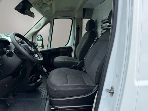 Used 2022 RAM ProMaster 2500 FWD image 2