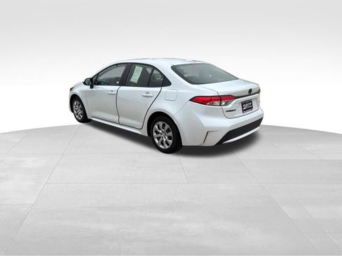 Used 2022 Toyota Corolla LE image 9