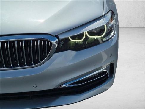 Used 2018 BMW 530i RWD image 9