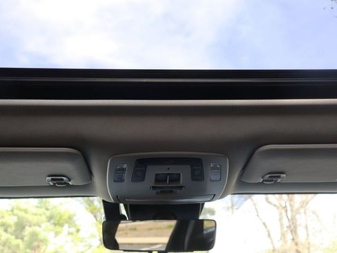 Used 2022 Toyota Sienna Limited image 28