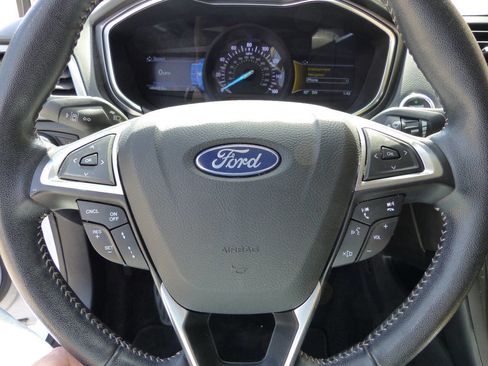 Used 2020 Ford Fusion SE w/ Equipment Group 151A FWD image 17