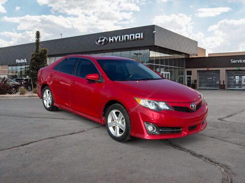 Used 2014 Toyota Camry SE image 7