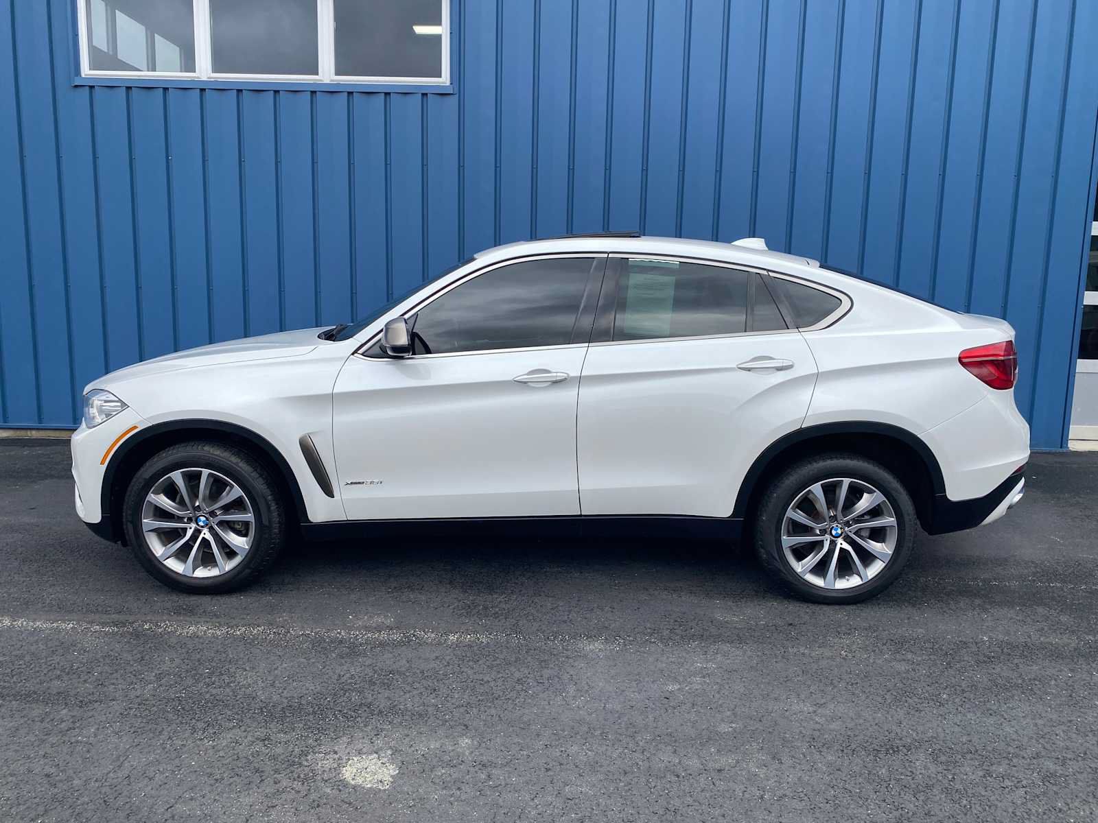 Used 2018 BMW X6 M50i AWD/4WD image 12
