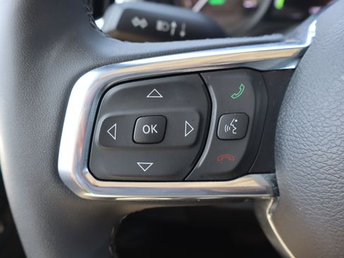 Used 2025 Jeep Wrangler Unlimited Sahara AWD/4WD image 15