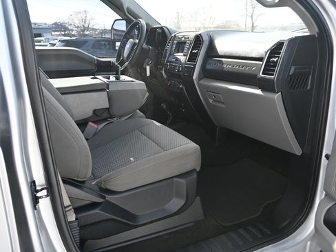 Used 2017 Ford F250 XLT image 4